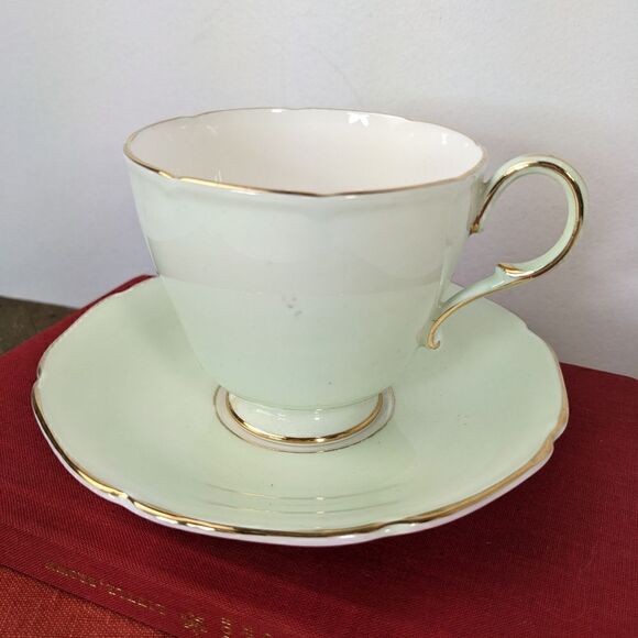 Paragon Tea cup pale pastel green with gold trim 1950's - Picture 1 of 6